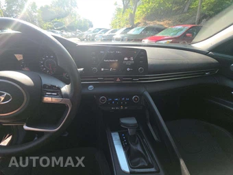2023 Hyundai Elantra SEL - miniatura 10