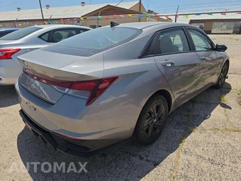 2023 Hyundai Elantra SEL - miniatura 3
