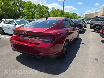2023 Hyundai Elantra SEL - miniatura 3