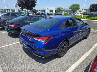 2023 Hyundai Elantra SEL - miniatura 3