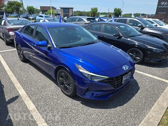 2023 Hyundai Elantra SEL - miniatura 4