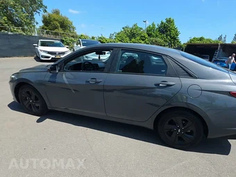 2023 Hyundai Elantra SEL - miniatura 3