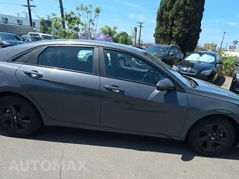 2023 Hyundai Elantra SEL - miniatura 5