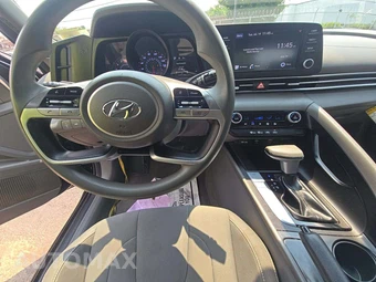 2023 Hyundai Elantra SEL - miniatura 10