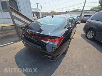 2023 Hyundai Elantra SEL - miniatura 3
