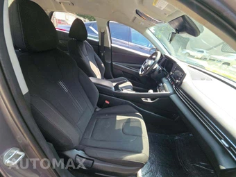 2023 Hyundai Elantra SEL – miniatura 18