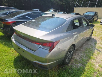 2023 Hyundai Elantra SEL – miniatura 3
