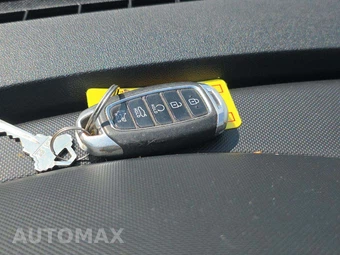 2023 Hyundai Elantra SEL – miniatura 8