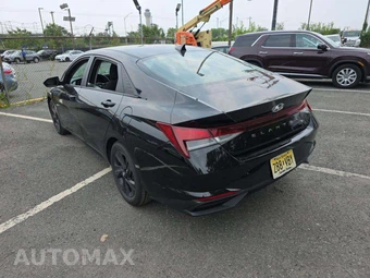 2023 Hyundai Elantra SEL - miniatura 2