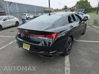 2023 Hyundai Elantra SEL - miniatura 3