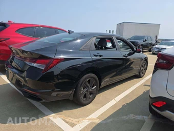 2023 Hyundai Elantra SEL - miniatura 3