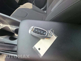 2023 Hyundai Elantra SEL - miniatura 8