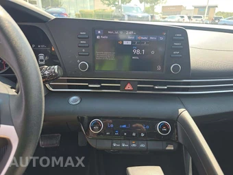 2023 Hyundai Elantra SEL - miniatura 10
