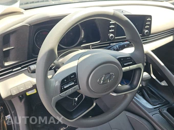 2023 Hyundai Elantra SEL - miniatura 10