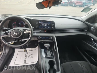 2023 Hyundai Elantra SEL - miniatura 11