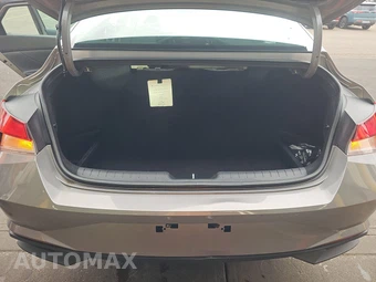 2023 Hyundai Elantra SEL - miniatura 16