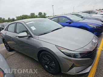 2023 Hyundai Elantra SEL - miniatura 3