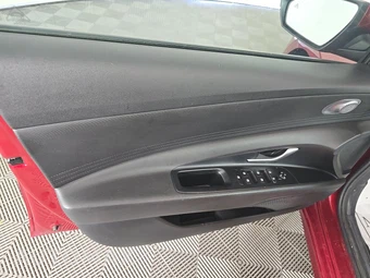 2023 Hyundai Elantra SEL - miniatura 9