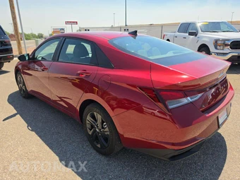 2023 Hyundai Elantra SEL - miniatura 2