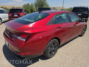 2023 Hyundai Elantra SEL - miniatura 3