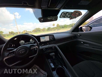 2023 Hyundai Elantra SEL - miniatura 10