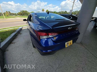 2023 Hyundai Elantra SEL - miniatura 2