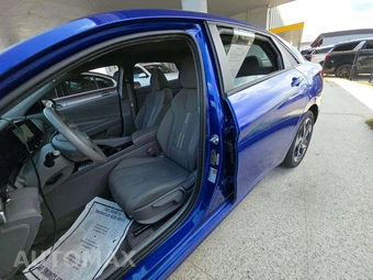 2023 Hyundai Elantra SEL - miniatura 6