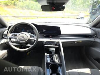 2023 Hyundai Elantra SEL – miniatura 11