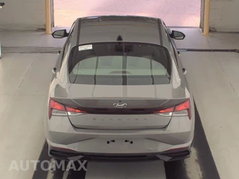 2023 Hyundai Elantra SEL – miniatura 5