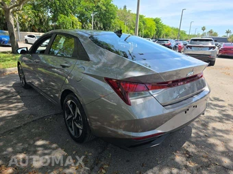 2023 Hyundai Elantra SEL - miniatura 3