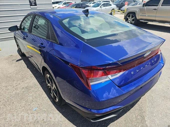 2023 Hyundai Elantra SEL - miniatura 2