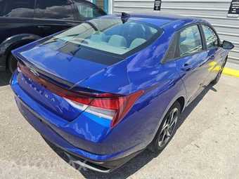 2023 Hyundai Elantra SEL - miniatura 3