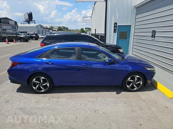 2023 Hyundai Elantra SEL - miniatura 4