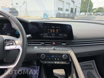 2023 Hyundai Elantra SEL - miniatura 10