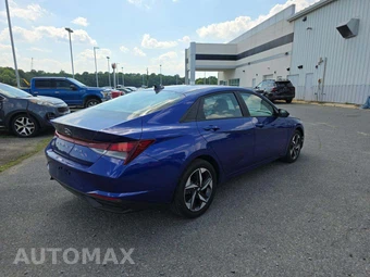 2023 Hyundai Elantra SEL - miniatura 3
