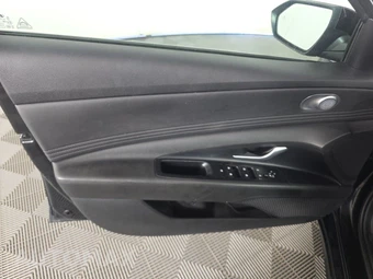 2023 Hyundai Elantra SEL - miniatura 9