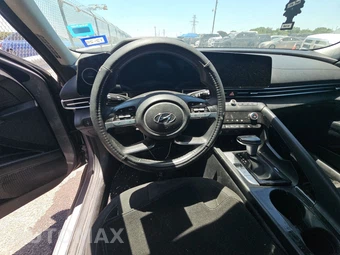 2023 Hyundai Elantra SEL - miniatura 10