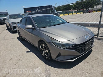 2023 Hyundai Elantra SEL - miniatura 3