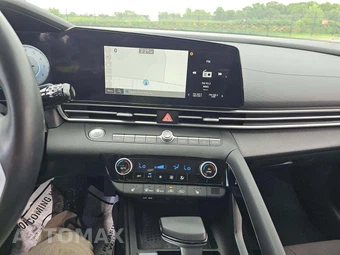 2023 Hyundai Elantra SEL - miniatura 10