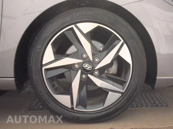 2023 Hyundai Elantra SEL - miniatura 10
