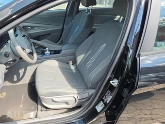 2023 Hyundai Elantra SEL - miniatura 7
