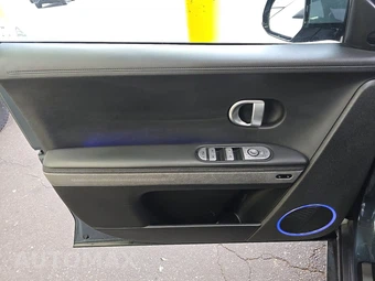 2023 Hyundai IONIQ 5 Limited - miniatura 9
