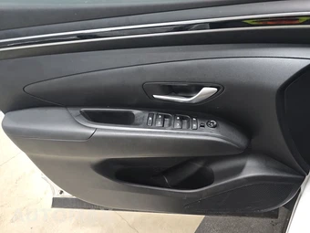 2023 Hyundai Tucson SE - miniatura 9