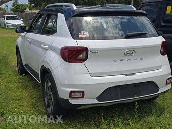 2023 Hyundai Venue Limited – miniatura 2
