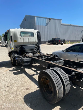 2023 Isuzu NPR XD Base Low Tilt – miniatura 4