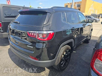 2023 Jeep Compass Altitude - miniatura 3