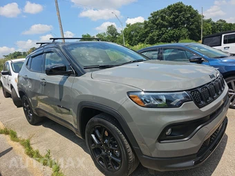 2023 Jeep Compass Altitude - miniatura 3