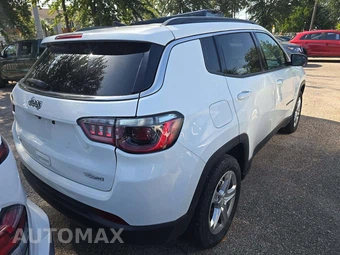 2023 Jeep Compass Latitude - miniatura 3