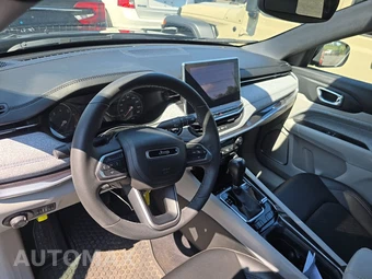 2023 Jeep Compass Latitude - miniatura 11