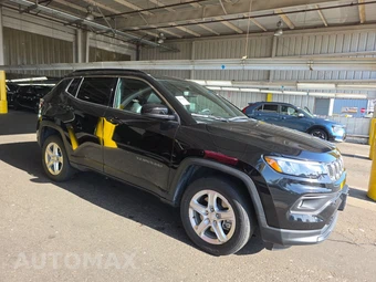 2023 Jeep Compass Latitude - miniatura 3